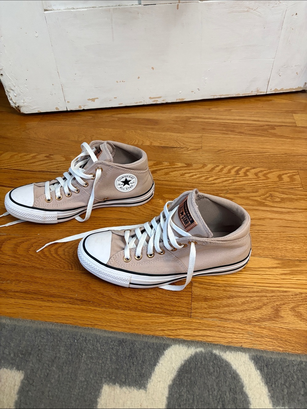 Pink converse - Picture 2 of 7